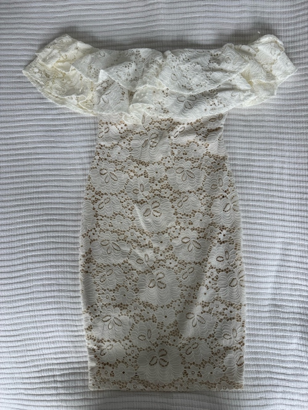 AKIRA Cream Lace Off-Shoulder Mini Dress NEVER BEEN WORN NWT - Picture 2 of 3
